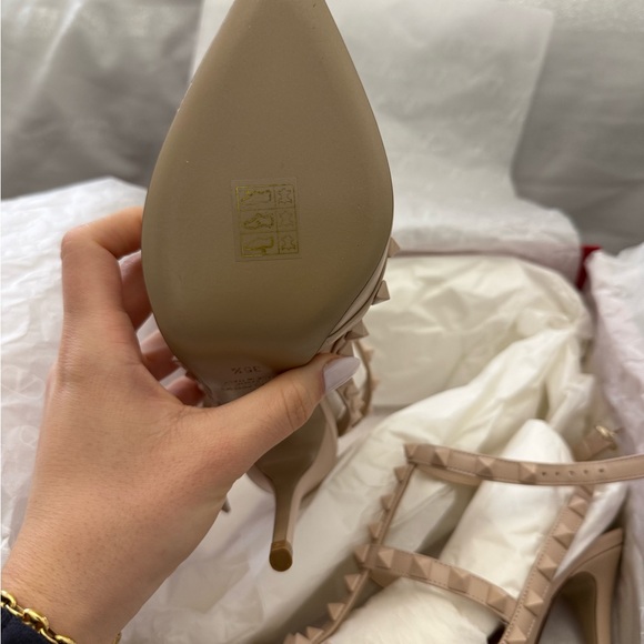 Valentino Garavani Rockstud heels - Picture 2 of 5